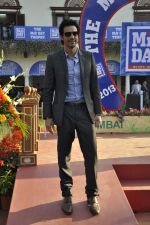 Arjun Rampal at Mid-day race in RWITC, Mumbai on 6th Jan 2013 (53).JPG